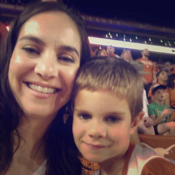 Meet your Posher, Sara - Picture 1 of 3